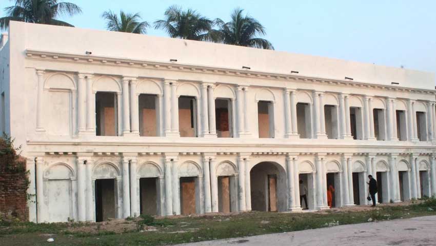 ধ্বংসস্তূপ থেকে স্বরূপে লাকুটিয়া জমিদারবাড়ি