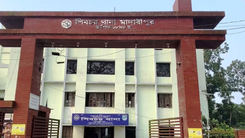 অসুস্থ স্ত্রীকে কুপিয়ে হত্যা করলেন মানসিক ভারসাম্যহীন স্বামী
