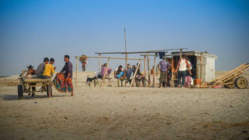 চর রসুলপুরের টঙ দোকান ও নদীজীবী মানুষের গল্প 