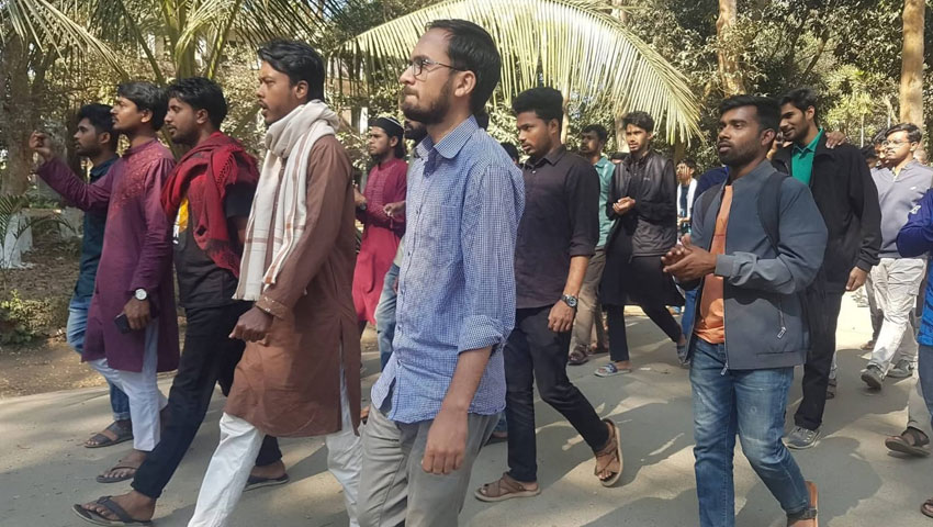 শাকসু নির্বাচনের দাবিতে ফের বিক্ষোভ    