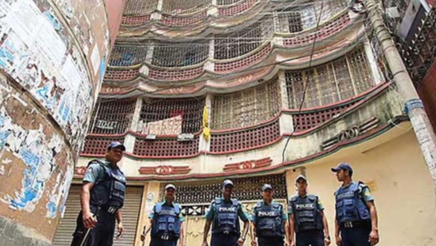 শেখ হাসিনাসহ ৮ জনের বিরুদ্ধে আনুষ্ঠানিক অভিযোগ দাখিল