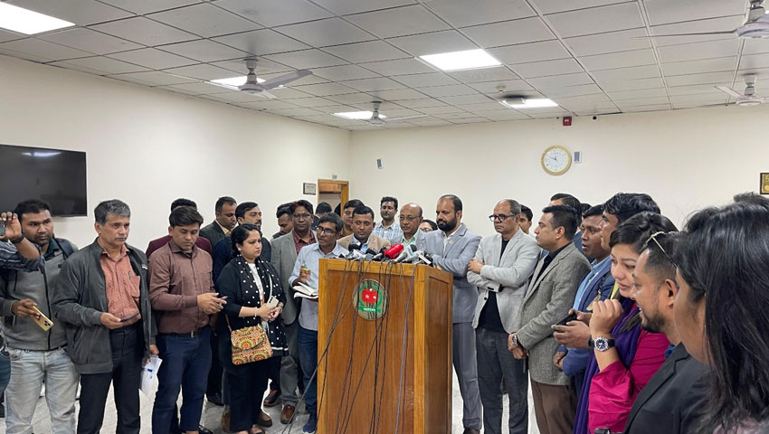 সাংবাদিকদের কার্ড জটিলতা সমাধানে ইসিকে আলটিমেটাম 