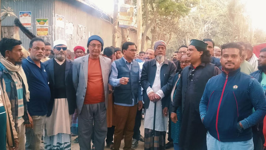 তাড়াশে পোস্টারহীন নির্বাচনী প্রচারণায় মাঠে প্রার্থী ও নেতাকর্মীরা