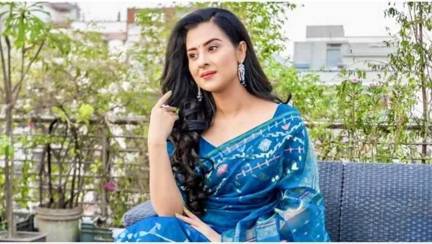 ক্যামেরায় বুবলীর ‘বেবিবাম্প’