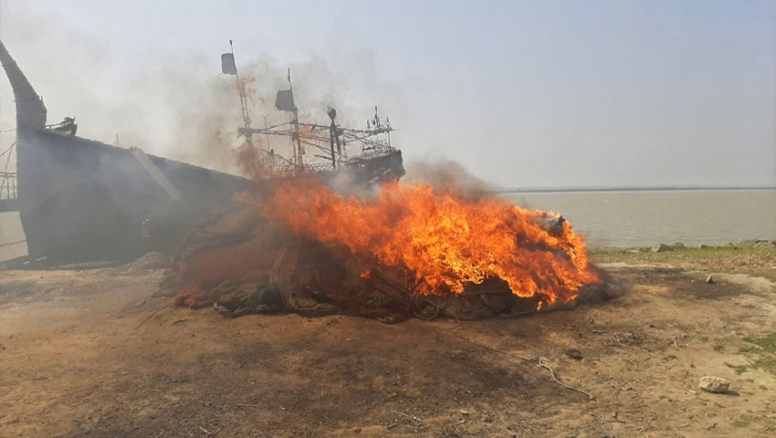 অবৈধ বিহুন্দী জাল জব্দ, পুড়িয়ে ধ্বংস