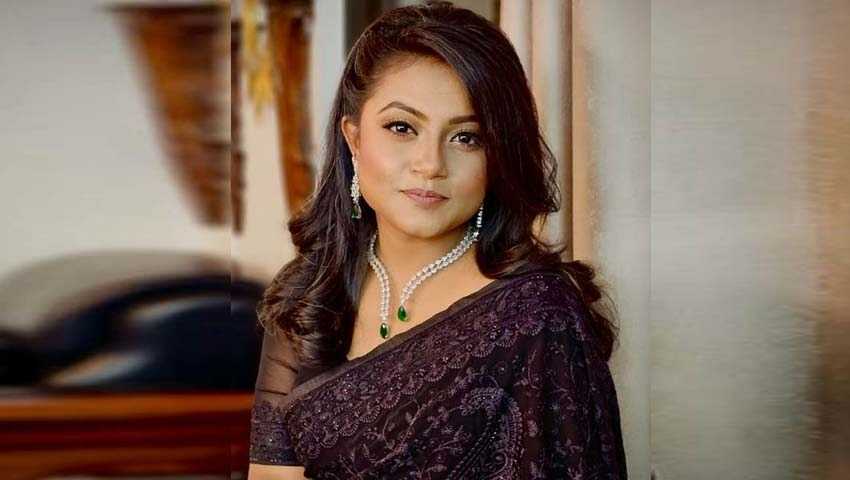 ভিন্ন আবহে ফিরছেন দেবশ্রী