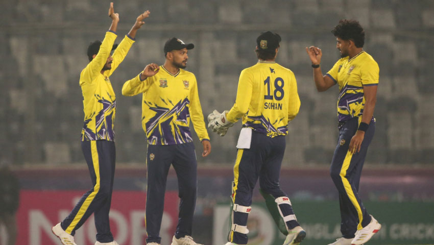 দুরন্তকে হারিয়ে ধূমকেতুকে সঙ্গে নিয়ে ফাইনালে দুর্বার
