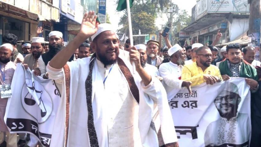 নির্বাচনি গণমিছিলে জামায়াতের প্রার্থী মো. আতাউর রহমান সরকার। ছবি : সময়ের আলো