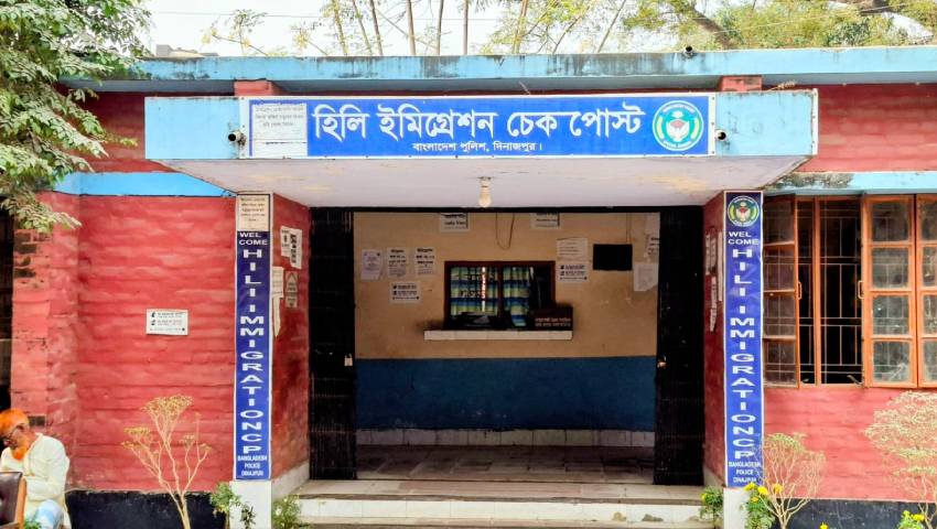 নির্বাচনের দিনে হিলি ইমিগ্রেশন দিয়ে পাসপোর্ট যাত্রী পারাপার বন্ধ