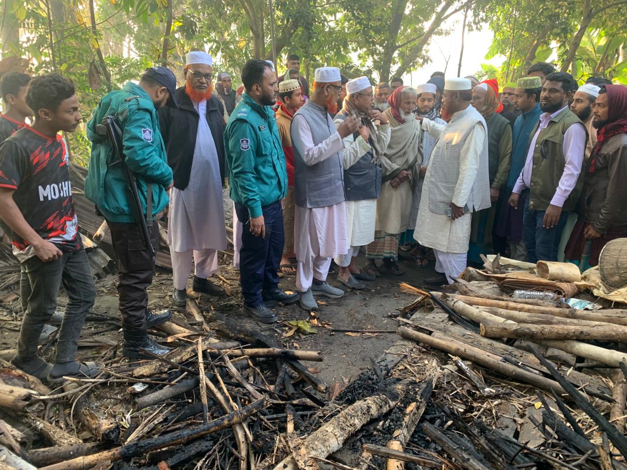 ‘দাঁড়িপাল্লা’ সমর্থকের বাড়ি জ্বালিয়ে দিয়েছে সন্ত্রাসীরা