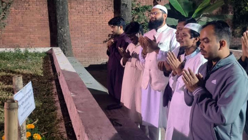 হাদির কবর জিয়ারত করলেন আতিক মুজাহিদ
