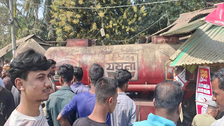কবিরহাটে লরি চাপায় নিহত ১, সড়ক অবরোধ 