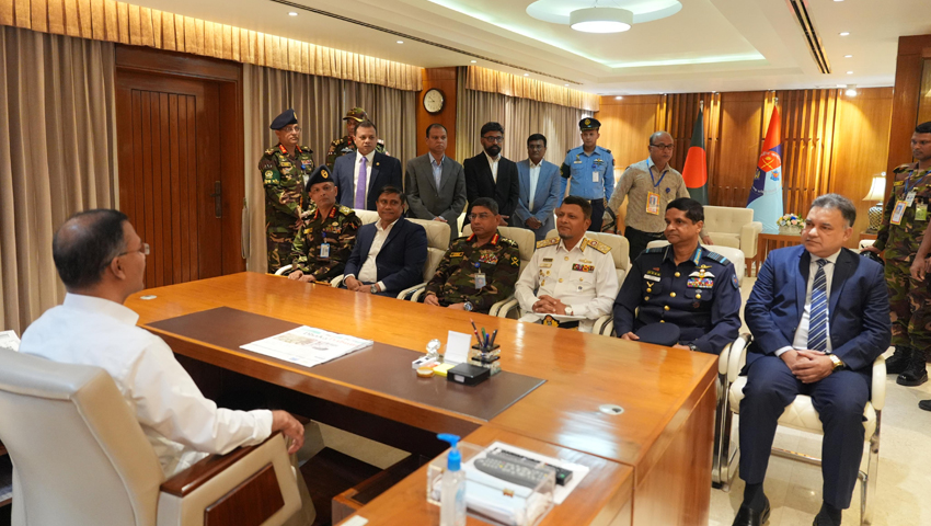 প্রথমবারের মতো সশস্ত্র বাহিনী বিভাগে প্রধানমন্ত্রী