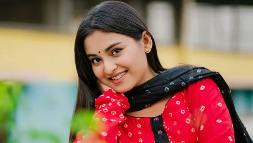 ঈদের ব্যস্ততায় তটিনী 