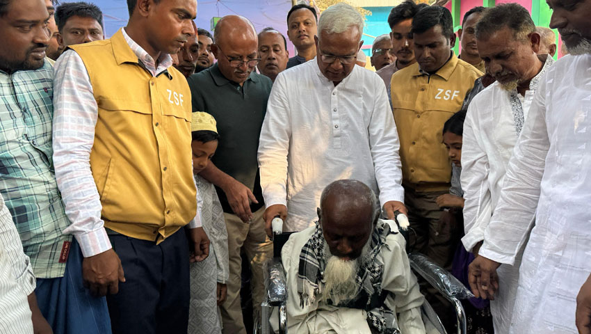 বাড়ি গিয়ে সেবামূলক কাজ করছেন সমাজকল্যাণমন্ত্রী 
