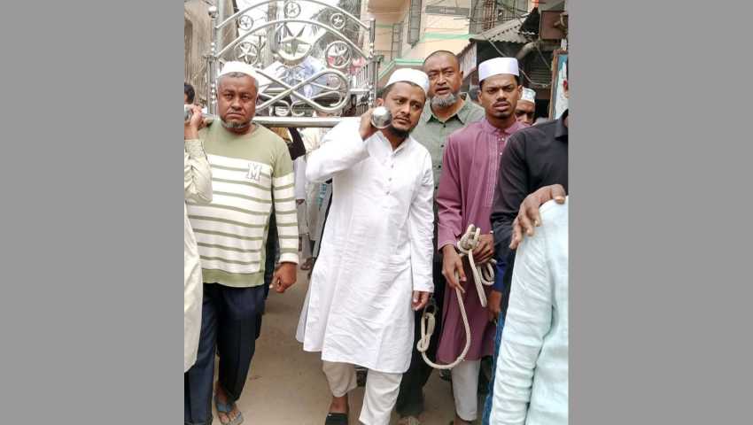 হাতকড়াসহ বাবার জানাজায় অংশ নিলেন যুবলীগ নেতা