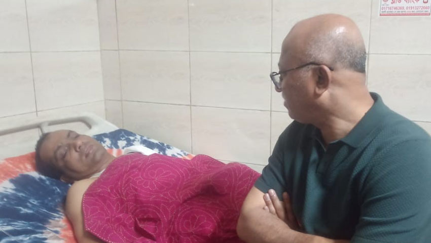 দুর্ঘটনায় আহত সাংবাদিকের খোঁজ নিলেন শায়রুল কবির খান
