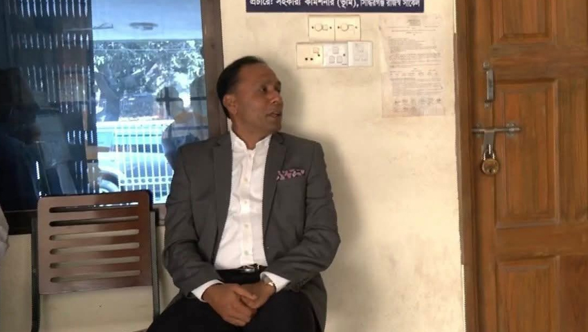 সারপ্রাইজ ভিজিটে ভূমি প্রতিমন্ত্রী, অফিসে নেই কোনো কর্মকর্তা