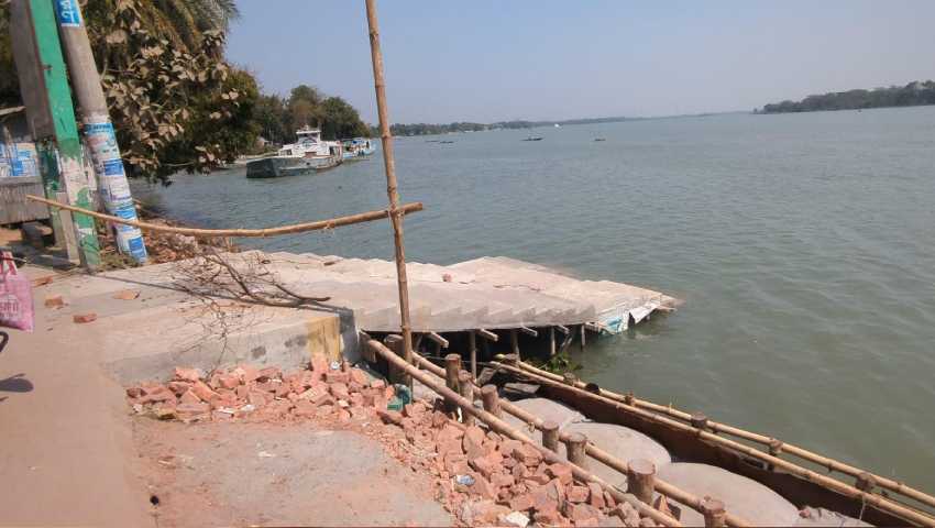 ৭ লাখ টাকার ঘাটলা সাতদিন যাবার আগেই ফাটল 