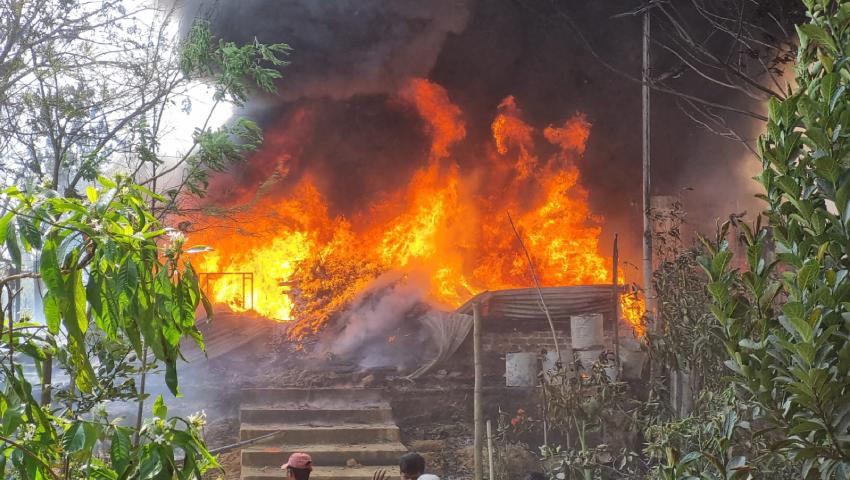 রোহিঙ্গা ক্যাম্পে ভয়াবহ আগুন