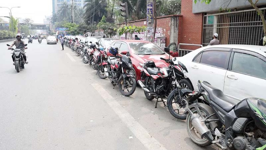 জ্বালানি তেলের দীর্ঘ লাইন, মিলছে নির্দিষ্ট পরিমাণ 