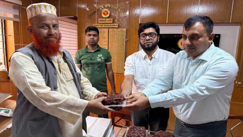 সৌদির পাঠানো খেজুর মাদরাসা ও এতিমখানায় বিতরণ