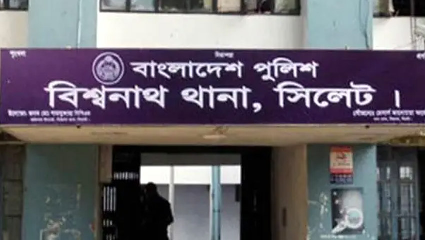 গানবাজনা বন্ধকে কেন্দ্র করে মসজিদে ভাঙচুর