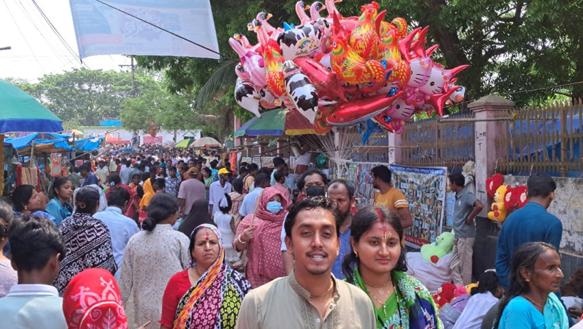 সিরাজদিখানে ঐতিহ্যবাহী কালী মেলায় লাখো মানুষের ঢল
