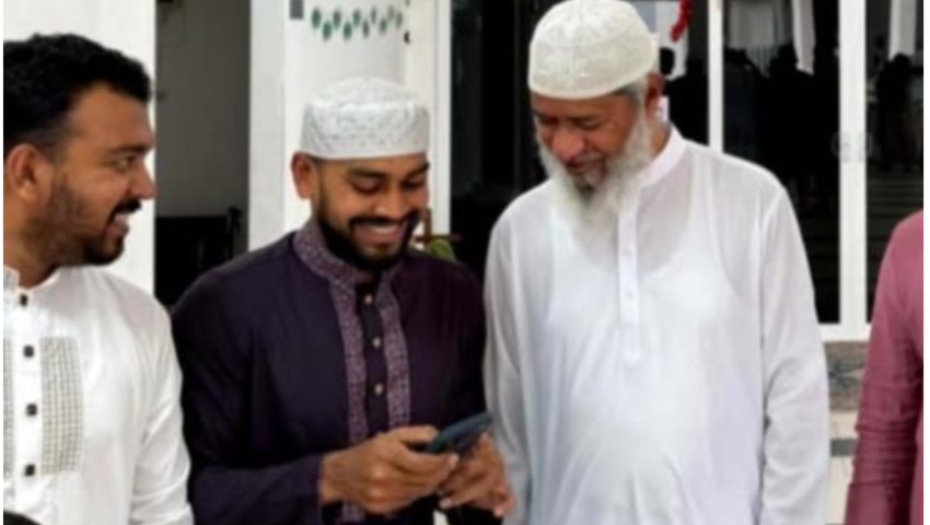 মিরাজের সঙ্গে ছবি শেয়ার করে যা লেখেন জাকির নায়েক 