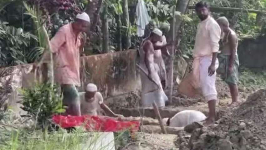 সড়কে গেল একই পরিবারের ৪ সদস্যের প্রাণ