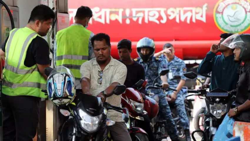 কালোবাজারি-মজুদে জ্বালানি তেলের বাজারে অস্থিরতা আরও বাড়ছে 
