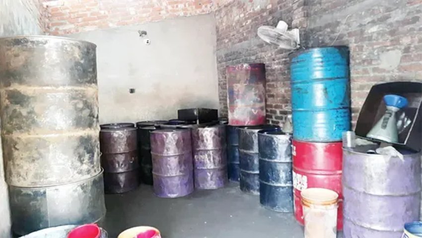 জ্বালানি তেলের অবৈধ মজুত ঠেকালেই পাবেন লাখ টাকা 