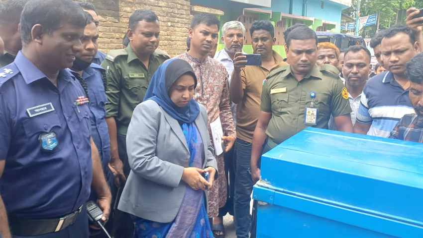অভিনব কৌশলে পেট্রোল পাচার, মোটরসাইকেল থেকে ৫০ লিটার তেল জব্দ