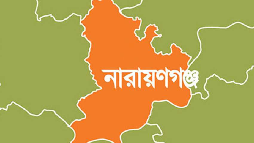 প্রতিবাদ করায় ৮ জনকে কোপাল ছিনতাইকারীরা