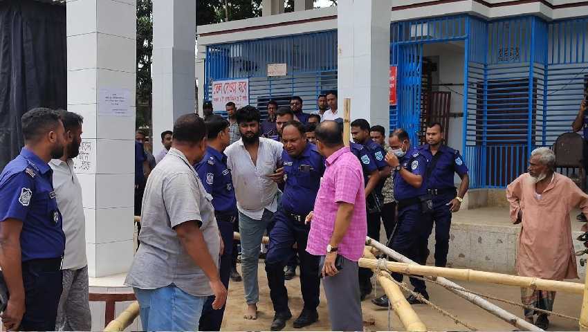 পাম্পের লাইনে দাঁড়ানো নিয়ে ছুরিকাঘাত