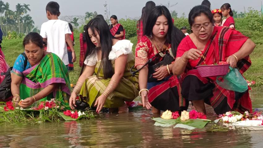 শান্তি ও মঙ্গলের প্রার্থনায় শুরু পাহাড়ি জনপদের বিজু উৎসব