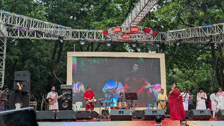 রমনা পার্কে নববর্ষের বর্ণিল আয়োজন