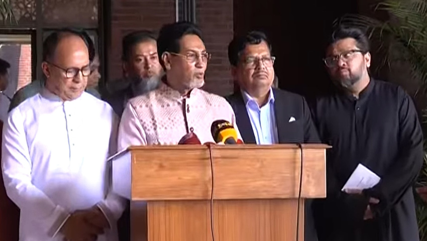 ‘দুই লাখ টন তেল নিয়ে নোঙর করেছে ২ জাহাজ’
