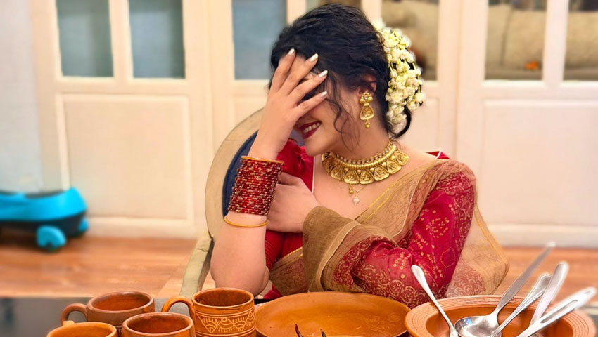 মায়ের শাড়ি নিয়ে পরীমণির আবেগঘন বার্তা