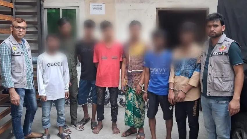 রাজধানী পল্টনে ডিবির ব্লক রেইড, গ্রেফতার ৭