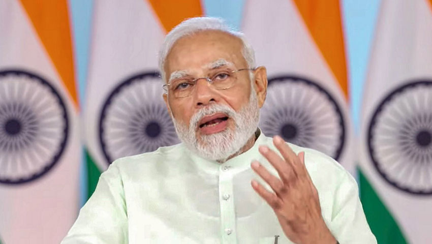  নির্বাচনি প্রচারণায় ঝালমুড়ি কিনে খেলেন মোদি 