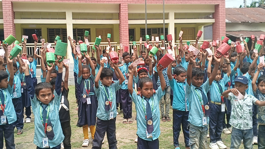 শিশুদের সঞ্চয়ে ‘শিশুস্বর্গ’র ভিন্ন উপহার, হাতে হাতে ব্যাংক ও নতুন টাকা