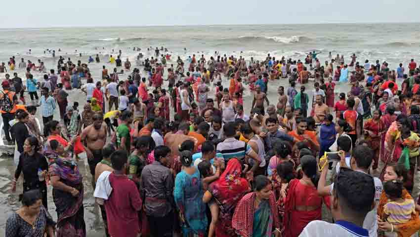কুয়াকাটায় সমুদ্রস্নানে হাজারো সনাতন ধর্মাবলম্বী
