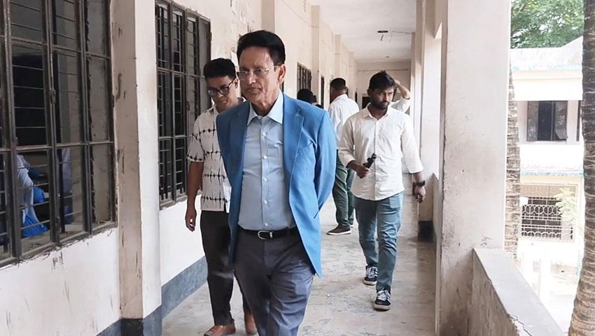 সিংগাইরে শিক্ষামন্ত্রীর ঝটিকা সফর, দুই পরিদর্শককে অব্যাহতি