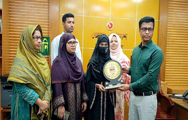 নিজের বাল্যবিবাহ ঠেকিয়ে ‘কন্যা সাহসিকতা’ পুরস্কার পেল তহমিনা