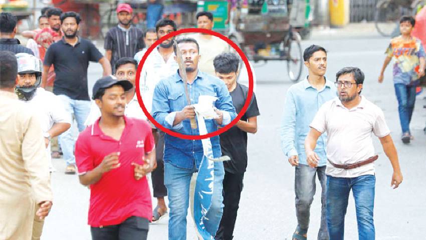 ‘গুপ্ত’ লেখাকে কেন্দ্র করে রক্তাক্ত সংঘর্ষ 