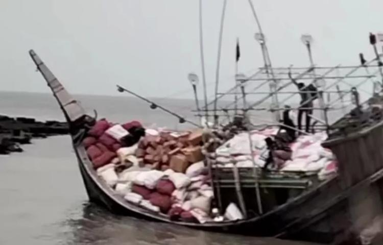 পণ্য বোঝাই ট্রলারডুবিতে ২০ লাখ টাকার ক্ষতি