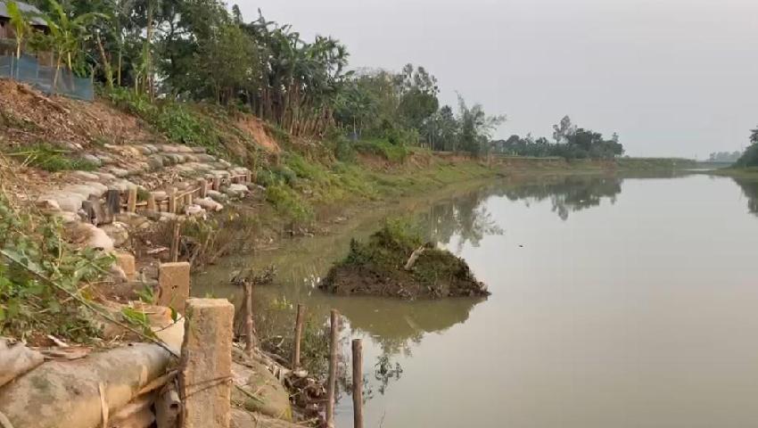 ভোগাইয়ের ভাঙনে দুর্ভোগ নদীপাড়ের বাসিন্দাদের