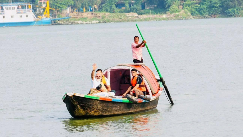 কলকাতায় গঙ্গাবিহার করলেন ভারতের প্রধানমন্ত্রী মোদি