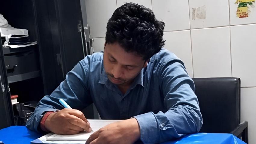 জরুরি বিভাগে নেই ডাক্তার, ওয়ার্ড বয়ের হাতে চিকিৎসা
